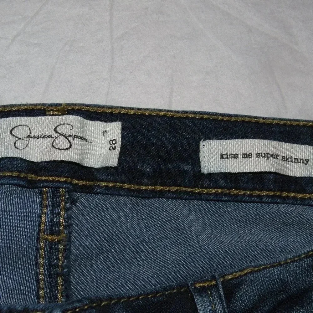 JESSICA SIMPSON Kiss Me Super Skinny Jeans Size 28